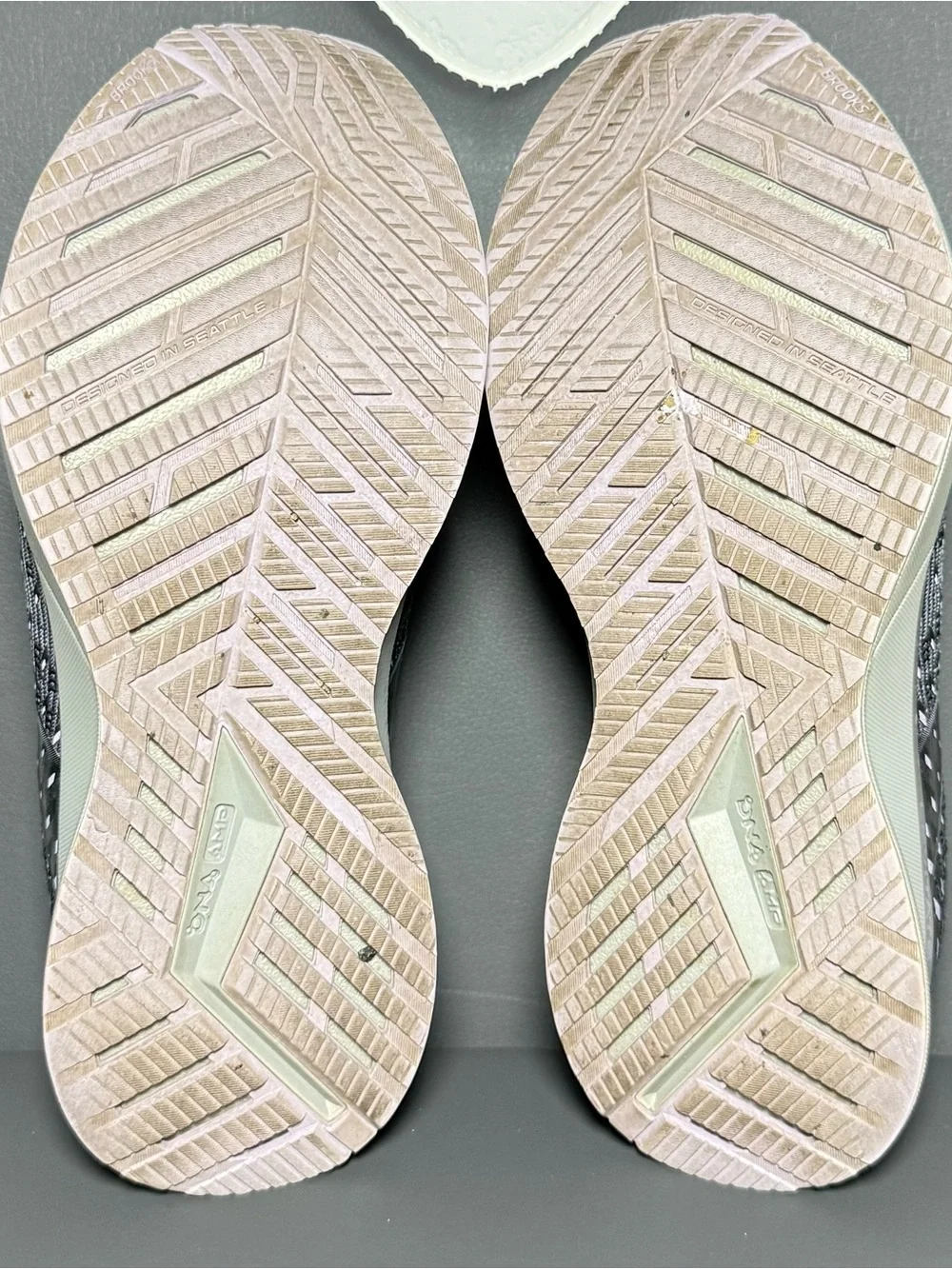 Brooks Levitate 5 Running Shoes Gray Women’s Size 9